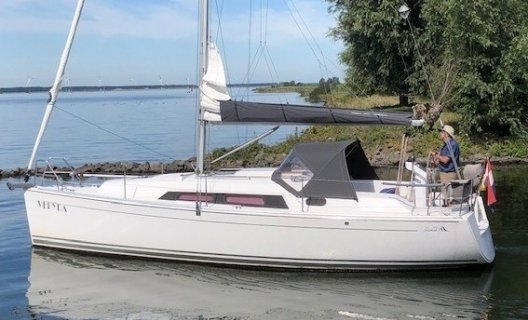 Hanse 320, Zeiljacht for sale by White Whale Yachtbrokers - Willemstad
