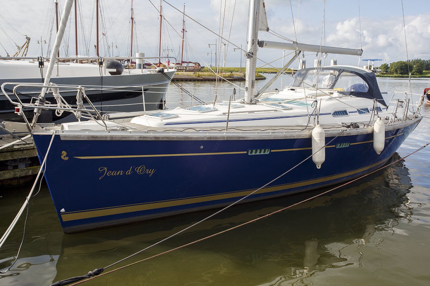 sailboatdata beneteau 393