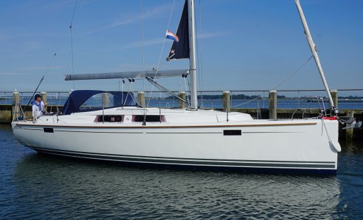 Hanse 385, Zeiljacht for sale by White Whale Yachtbrokers - Willemstad
