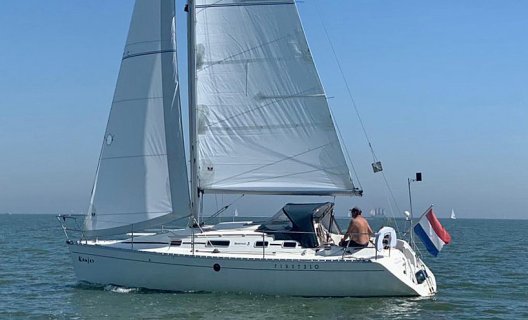 Beneteau First 310, Segelyacht for sale by White Whale Yachtbrokers - Enkhuizen