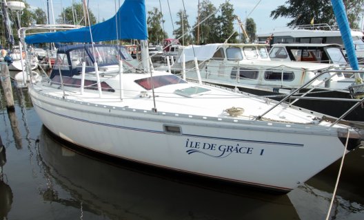 Jeanneau Attalia 32 Swing Keel, Sailing Yacht for sale by White Whale Yachtbrokers - Sneek