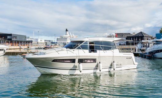 Jeanneau NC9, Motor Yacht for sale by White Whale Yachtbrokers - Finland