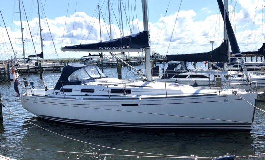 Dufour 325 Grand Large, Segelyacht for sale by White Whale Yachtbrokers - Willemstad