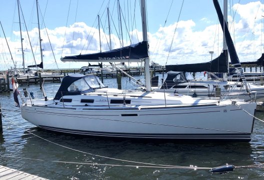 Dufour 325 Grand Large, Zeiljacht  for sale by White Whale Yachtbrokers - Willemstad