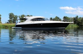 Riviera 4700 Sport Yacht
