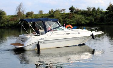 Sea Ray 250 Sundancer, Motorjacht  for sale by White Whale Yachtbrokers - Limburg