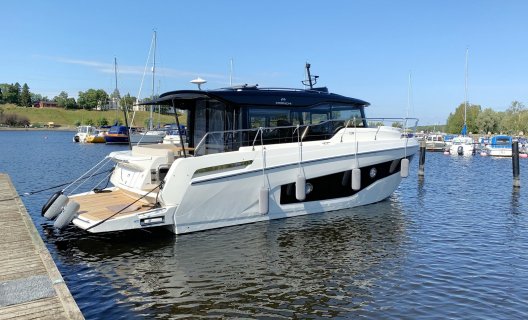 Cranchi T36 Crossover, Motoryacht for sale by White Whale Yachtbrokers - Finland