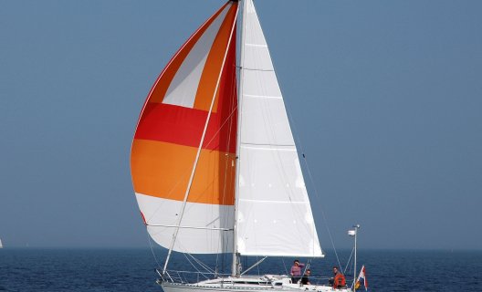 Beneteau First 345, Segelyacht for sale by White Whale Yachtbrokers - Enkhuizen