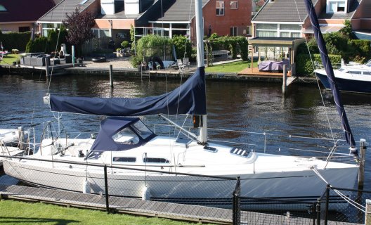 X-Yachts X-35 One Design, Segelyacht for sale by White Whale Yachtbrokers - Sneek