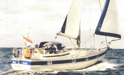 Hallberg Rassy 352 Scandinavian, Segelyacht for sale by White Whale Yachtbrokers - Willemstad