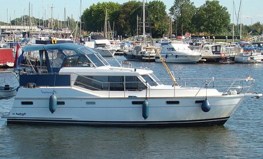 Radius 38, Motoryacht for sale by White Whale Yachtbrokers - Willemstad