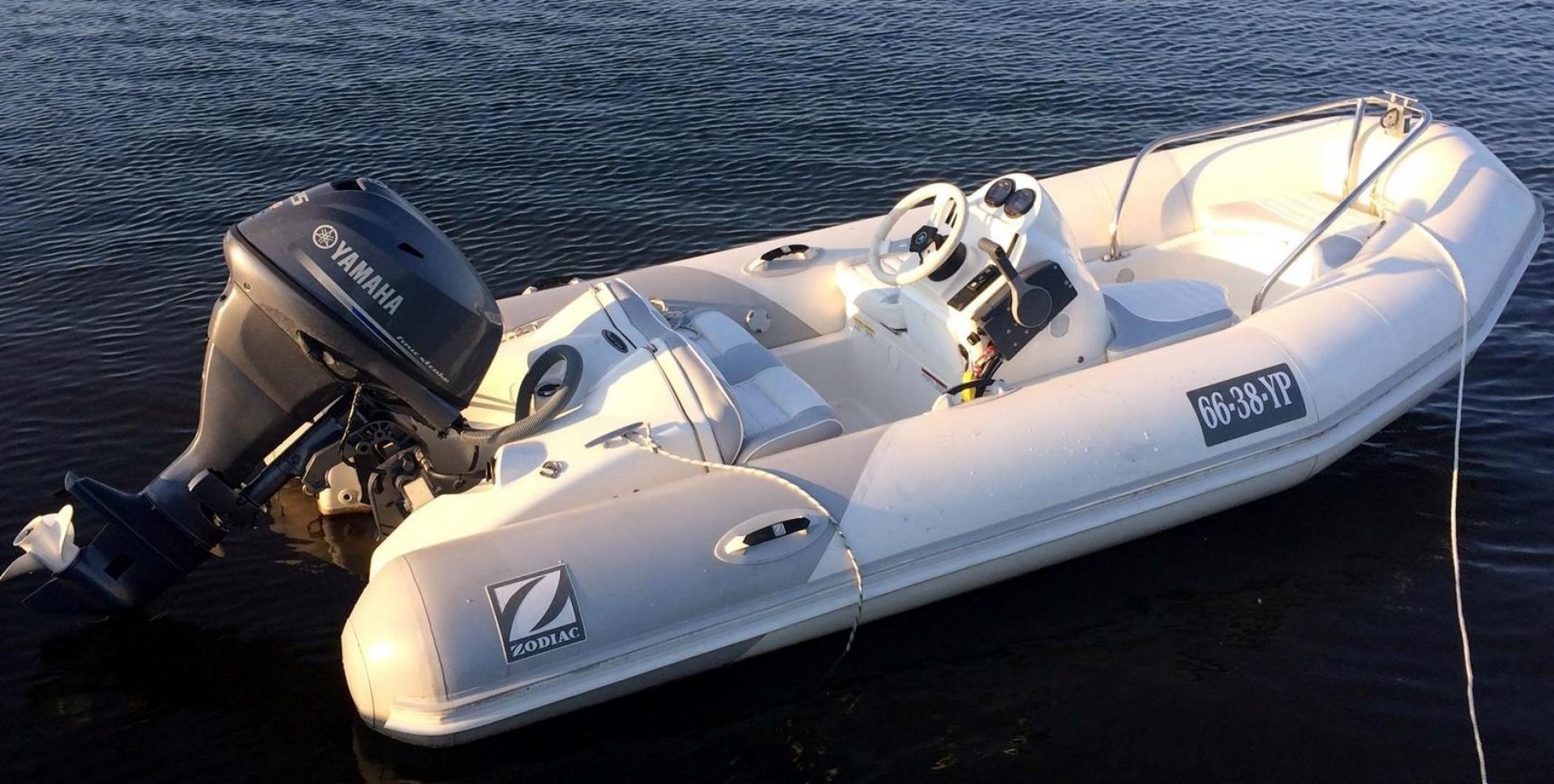 wanhoop steeg zeil Zodiac Yachtline 380 De Luxe motorboot | White Whale Yachtbrokers