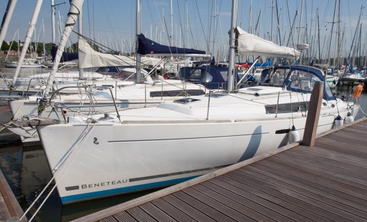 Beneteau Oceanis 37, Zeiljacht for sale by White Whale Yachtbrokers - Enkhuizen