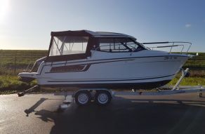 Jeanneau 695 Merry Fisher