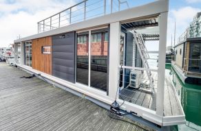 La Mare Houseboat Modern 15