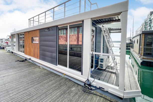La Mare Houseboat Modern 15