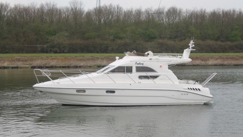 Sealine 330, Motoryacht for sale by Jachtmakelaardij Kappers