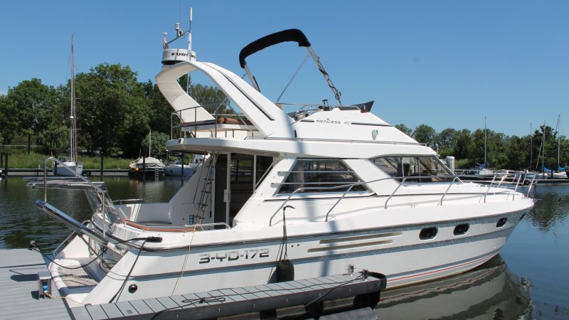 Princess 410 Fly, Motor Yacht for sale by Jachtmakelaardij Kappers