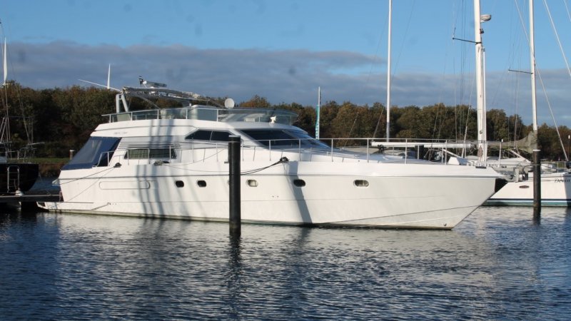 Ferretti 58 Altura, Motor Yacht for sale by Jachtmakelaardij Kappers