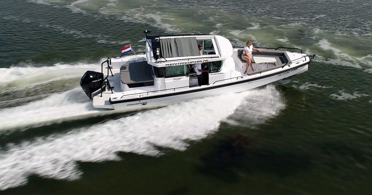 Axopar 28 Cabin Boat For Sale Under Offer