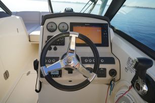 Boston Whaler 230 Vantage Hard Top