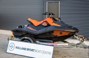 Sea-doo Spark Trixx 2up Lava Red / Deep Black