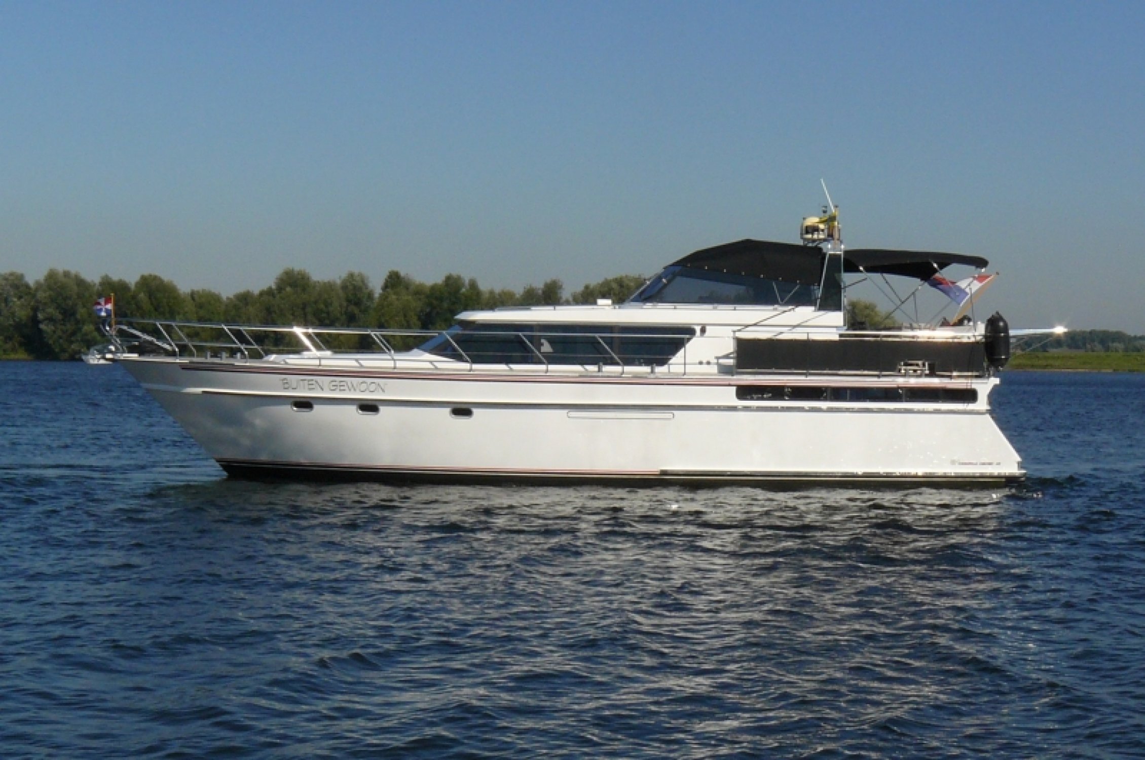 Sold motor yachts - Dolman Yachting - Jachtmakelaar