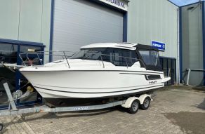 Jeanneau 795 Merry Fisher met Boegschroef