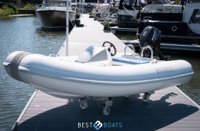 PIRELLI Speedboats S Line S31 Full Option (scooter)