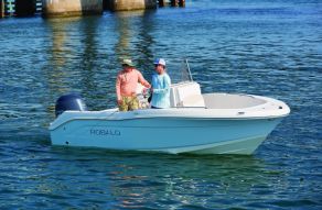 Robalo Center Console R180