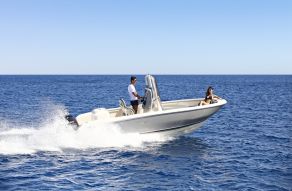 Invictus yacht Invictus 200 hx console boot