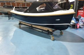 Maxima 485 donkerblauw met Honda 20 pk op voorraad!