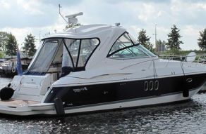 Cruisers Yachts 420 Express