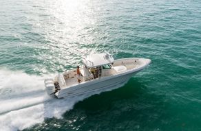 Boston Whaler 350 Outrage