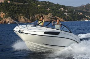 Bayliner VR5 Cuddy Inboard