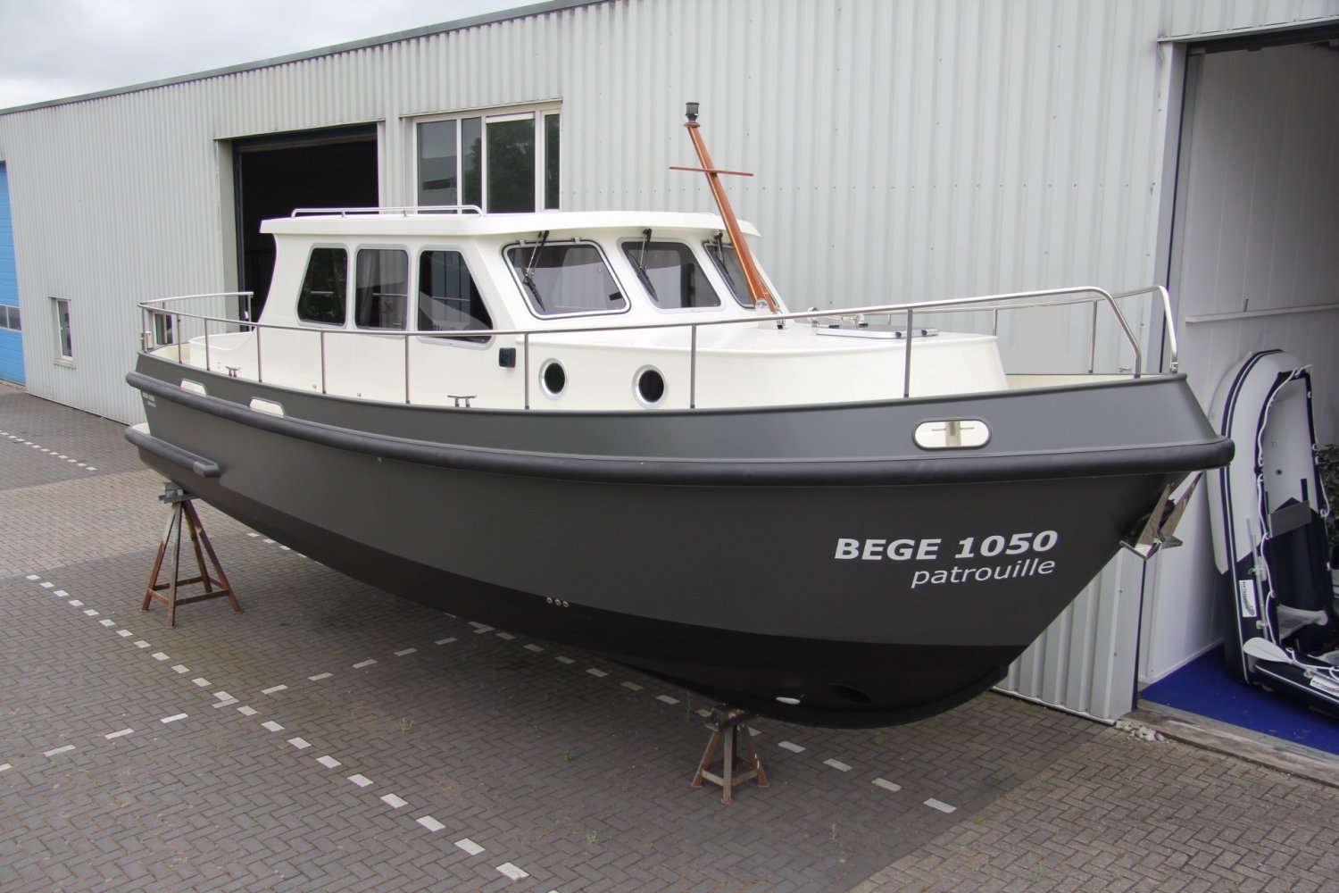 bege motorboot te koop