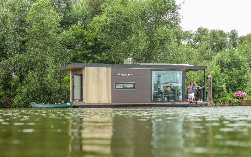 Revolution Houseboat 11, Woonboot for sale by Jachthaven Strijensas