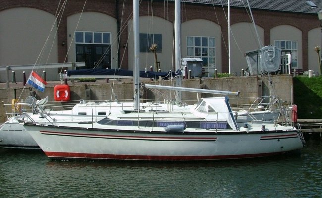 Dufour 3800, Zeiljacht for sale by At Sea Yachting