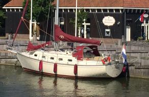Island Packet 32