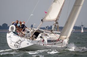 Beneteau First 375