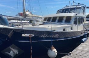 Blauwe Hand Trawler Royal Class 1300