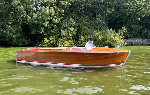 Riva Florida, Speedboat and sport cruiser | Orange Yachting