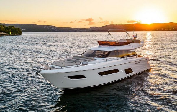 Ferretti 550, Motorjacht | Orange Yachting