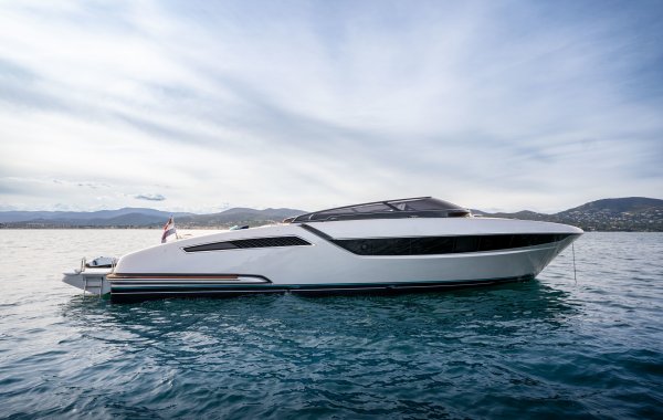 Riva Dolceriva 48, Motorjacht | Orange Yachting