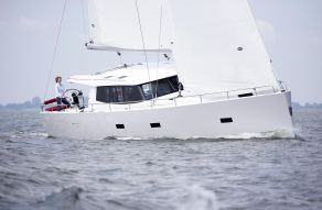 Moody 45 Decksaloon