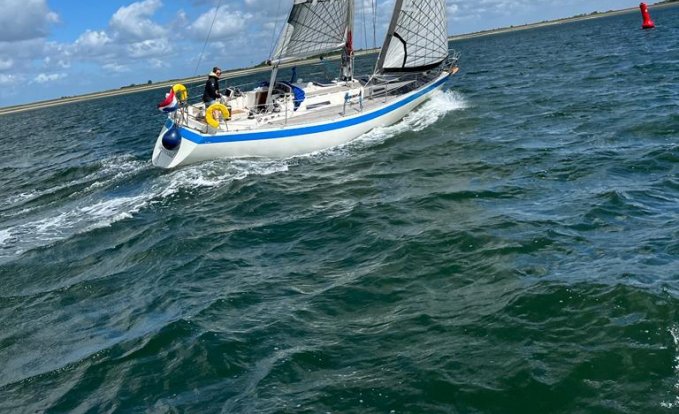 Wauquiez Pretorien 35, Zeiljacht for sale by GT Yachtbrokers