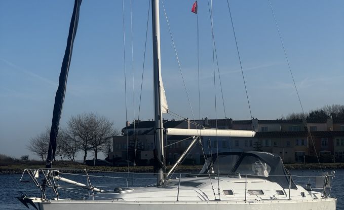 Beneteau Oceanis 343 Clipper, Zeiljacht for sale by GT Yachtbrokers
