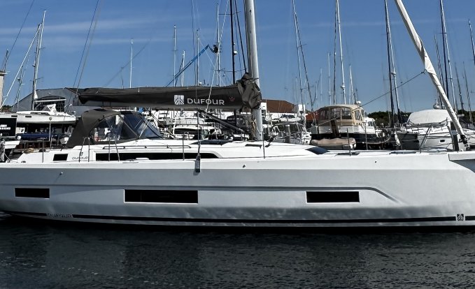 Dufour 470 Easy, Zeiljacht for sale by GT Yachtbrokers