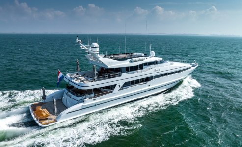 Heesen Semi Displacement, Motoryacht for sale by International Yacht Management