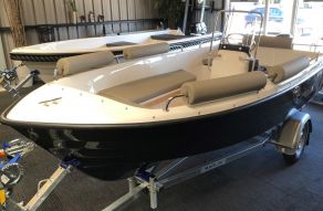 Best Deal' Nieuwe Set Incl Boot / Tohatsu 9.8pk / Trailer Irving 430 Console / Sloep